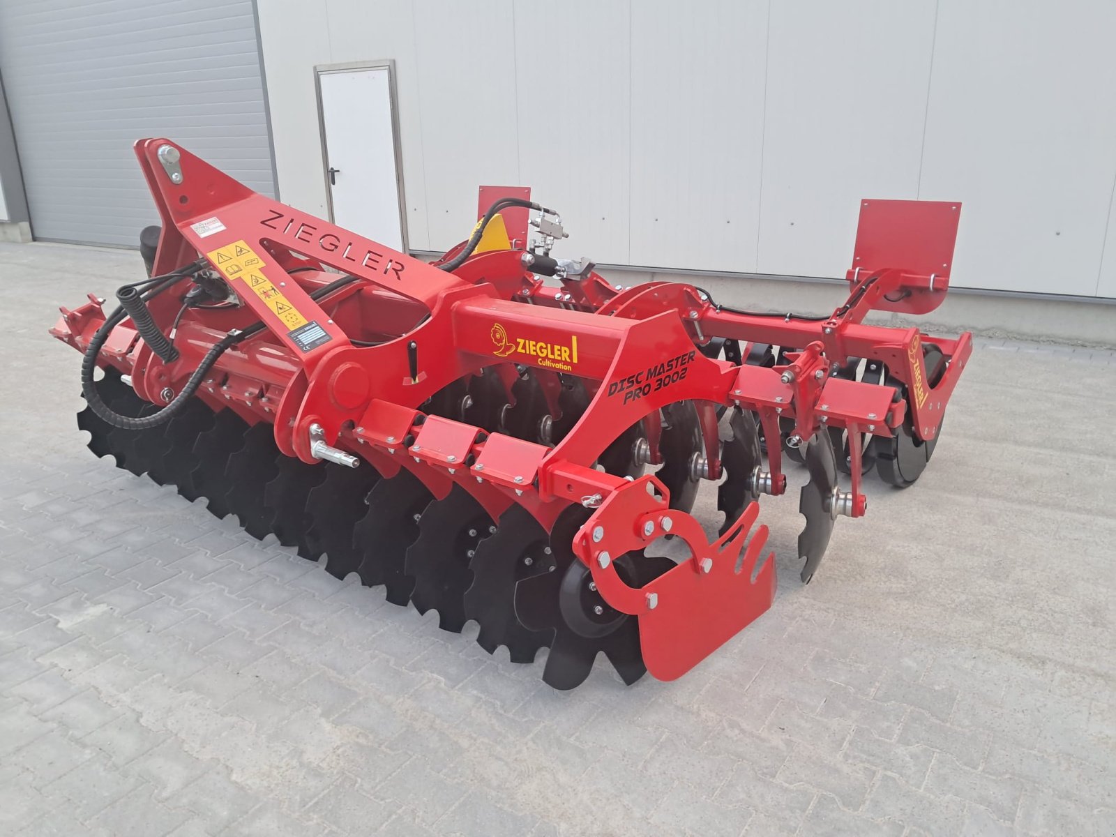 Scheibenegge des Typs Ziegler Disc Master Pro 3002, Neumaschine in Plattling (Bild 2)