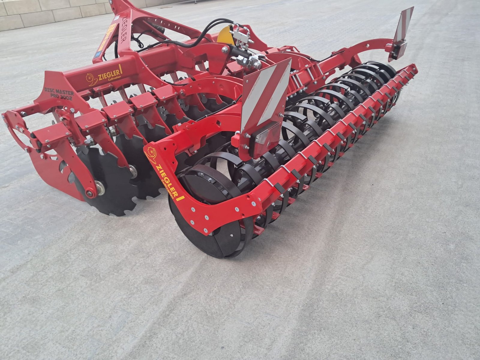 Scheibenegge des Typs Ziegler Disc Master Pro 3002, Neumaschine in Plattling (Bild 3)
