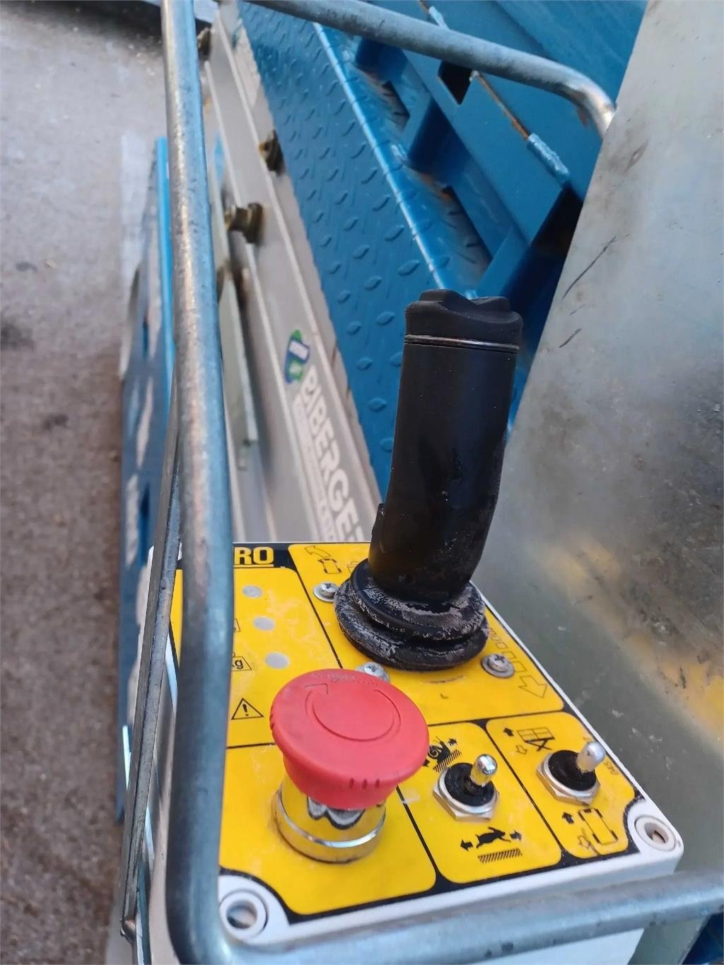 Scherenarbeitsbühne del tipo aichi X14EN, Gebrauchtmaschine en Schierling (Imagen 4)