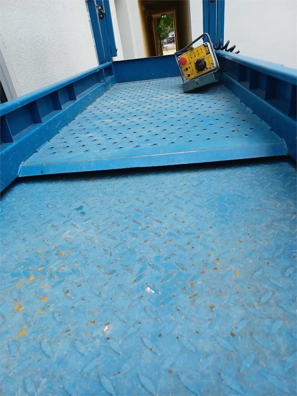 Scherenarbeitsbühne du type aichi X14EN, Gebrauchtmaschine en Schierling (Photo 7)