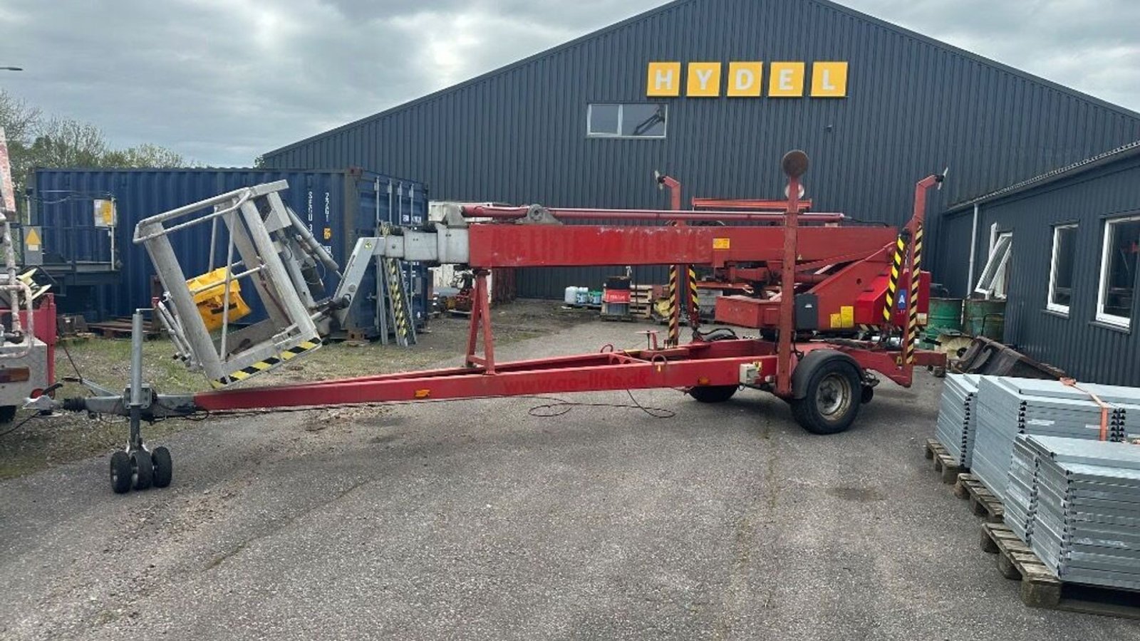 Scherenarbeitsbühne des Typs Denka-Lift DL21 Med selv træk, med drejebar alu kurv, drift batteri, Liften sælges nyt Lift godkendelse, Gebrauchtmaschine in Rødovre (Bild 1)