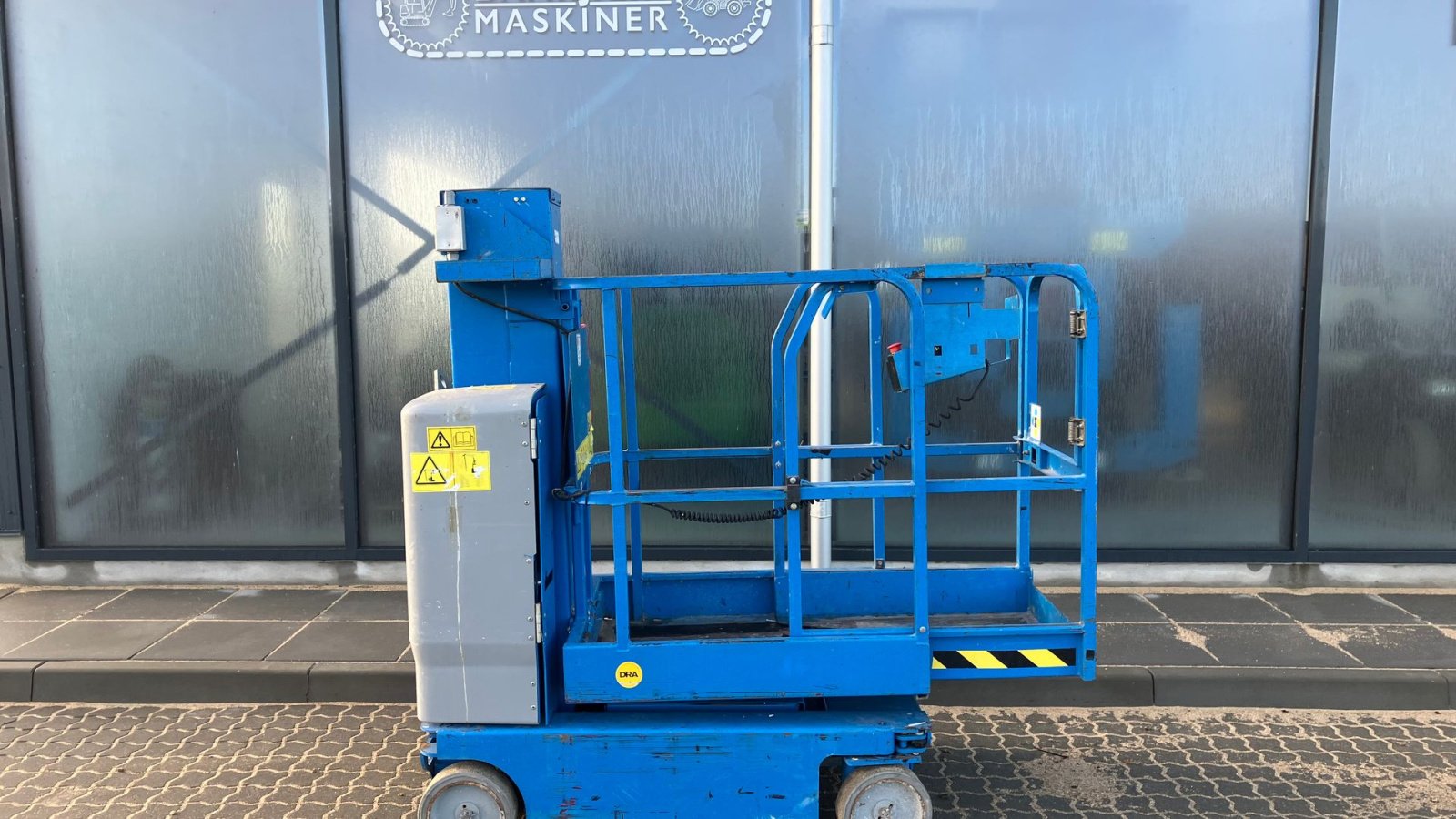 Scherenarbeitsbühne типа Genie GR12 Genie GR12, Gebrauchtmaschine в Horsens (Фотография 4)