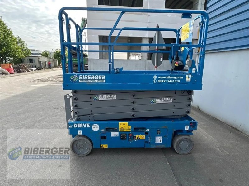 Scherenarbeitsbühne от тип Genie GS 3246 E-Drive, Gebrauchtmaschine в Schierling (Снимка 1)