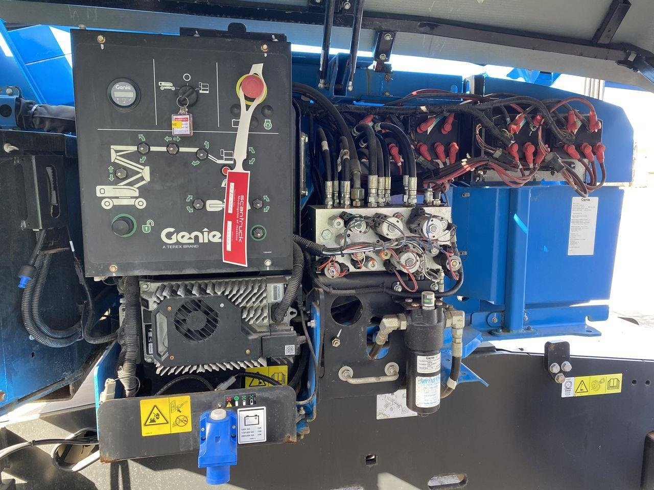 Scherenarbeitsbühne des Typs Genie Z60/37 DC, Gebrauchtmaschine in Skive (Bild 9)