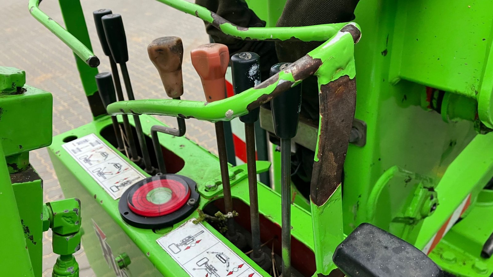 Scherenarbeitsbühne van het type Hinowa GOLD 14.70 Hinowa Gold 14.70, Gebrauchtmaschine in Horsens (Foto 4)