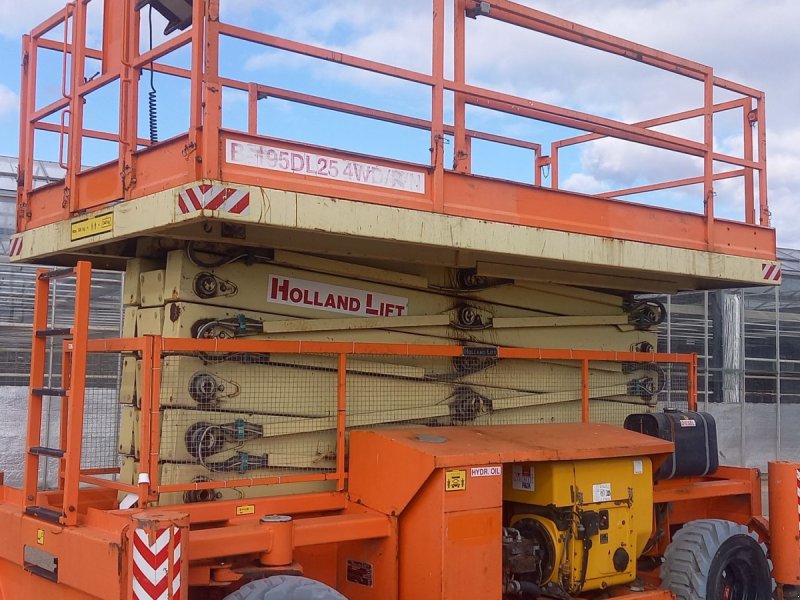 Scherenarbeitsbühne des Typs Holland Lift B-195DL25 4WD, Gebrauchtmaschine in Faaborg (Bild 1)