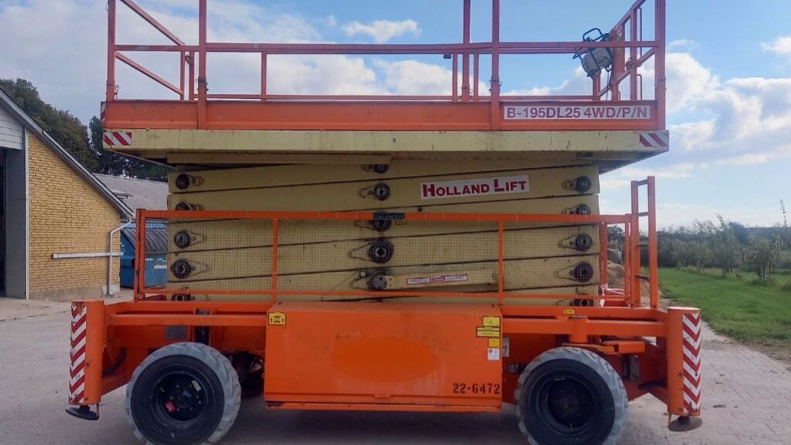 Scherenarbeitsbühne des Typs Holland Lift B-195DL25, Gebrauchtmaschine in Rødovre (Bild 4)