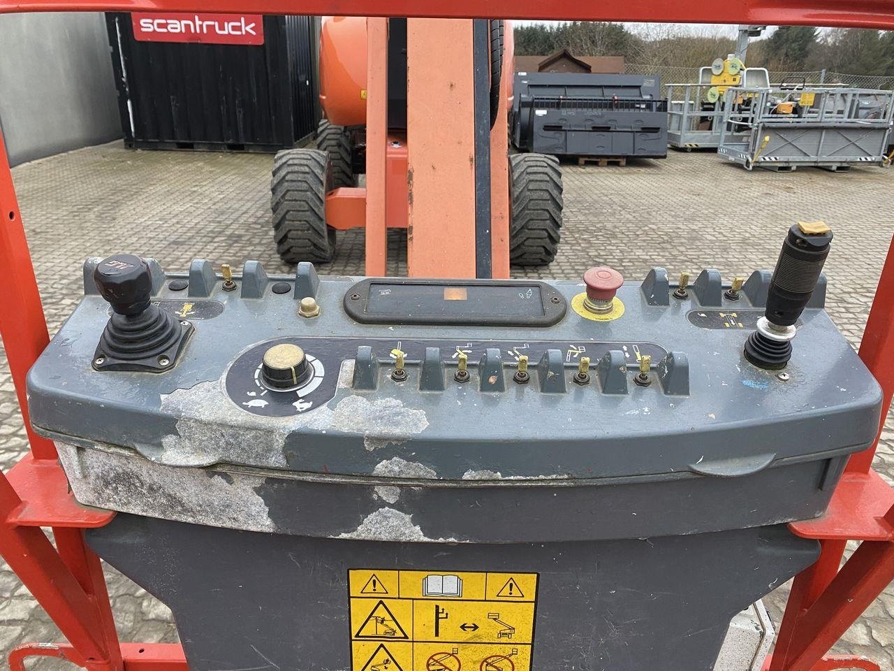 Scherenarbeitsbühne des Typs JLG 800AJ, Gebrauchtmaschine in Skive (Bild 3)