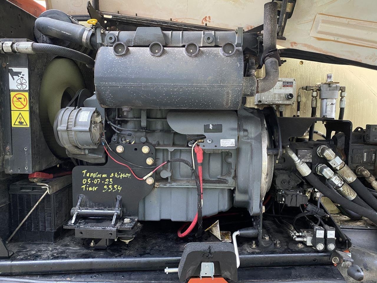 Scherenarbeitsbühne des Typs JLG 800AJ, Gebrauchtmaschine in Skive (Bild 9)