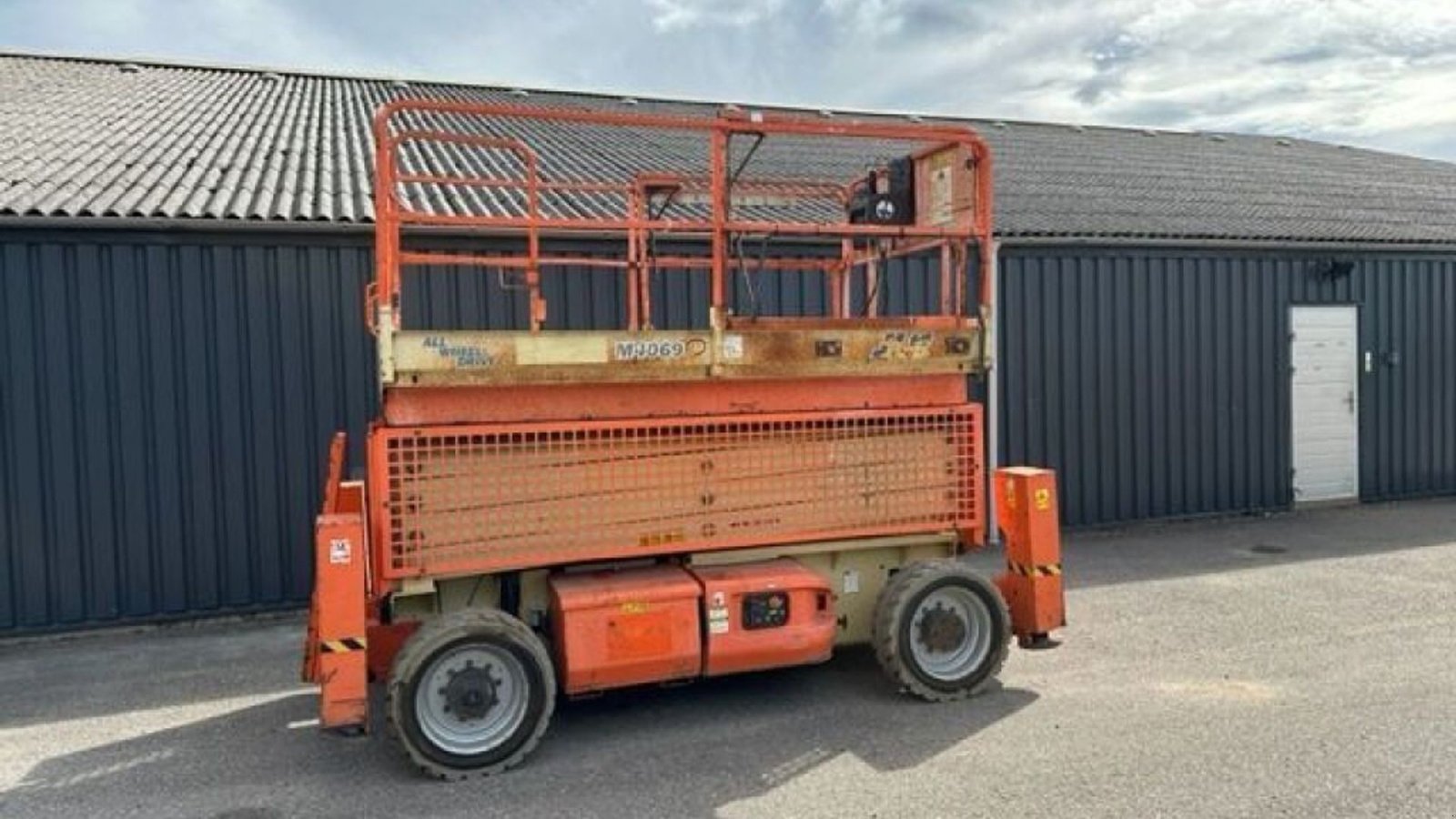 Scherenarbeitsbühne του τύπου JLG M4069, Gebrauchtmaschine σε Rødovre (Φωτογραφία 1)