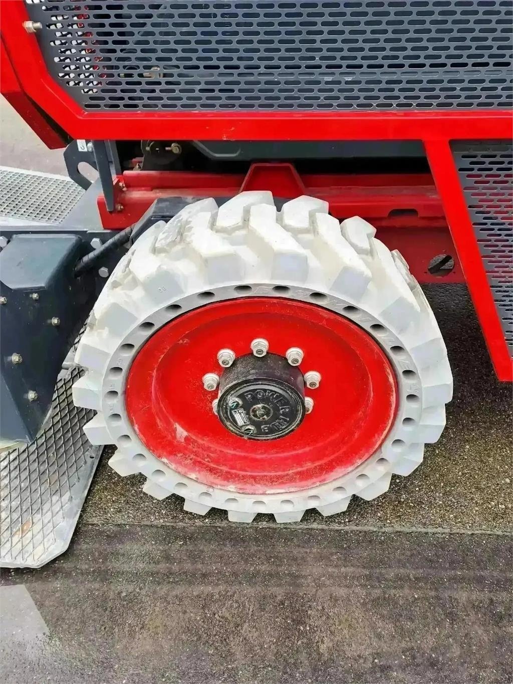 Scherenarbeitsbühne del tipo Magni ES1823RT, Gebrauchtmaschine en Schierling (Imagen 5)