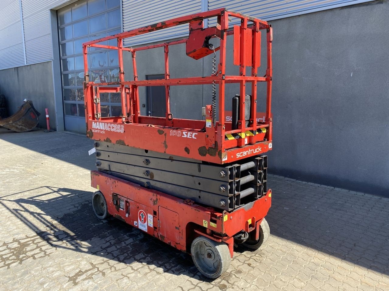 Scherenarbeitsbühne типа Manitou 100SEC, Gebrauchtmaschine в Skive (Фотография 2)