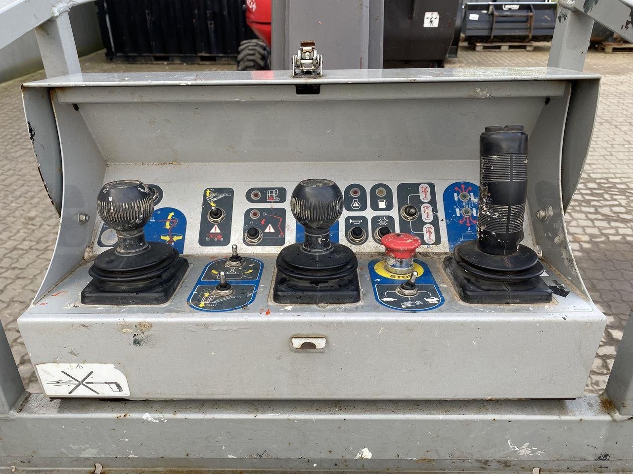 Scherenarbeitsbühne des Typs Manitou 160ATJ+ RC, Gebrauchtmaschine in Skive (Bild 3)