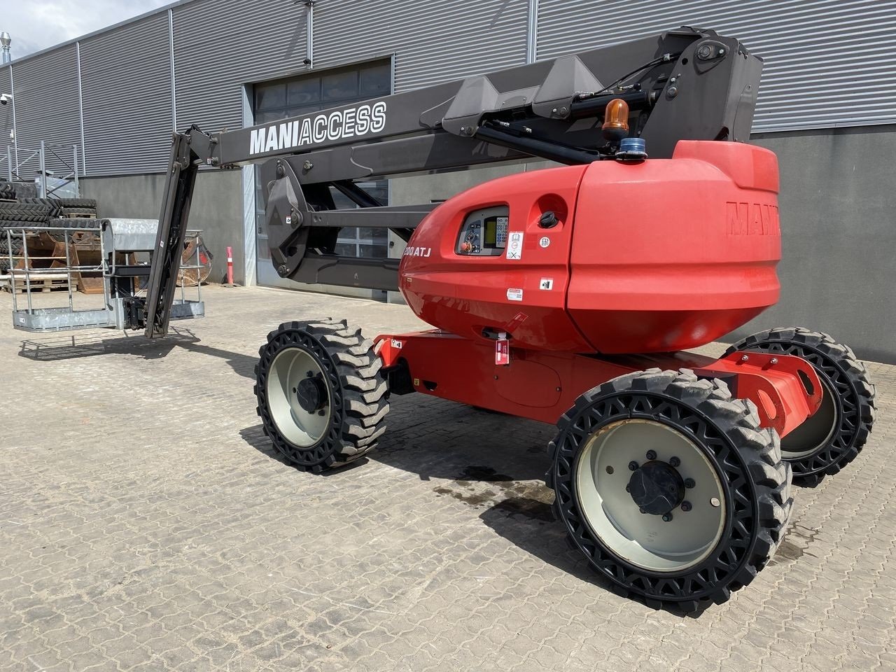 Scherenarbeitsbühne от тип Manitou 200ATJ RC, Gebrauchtmaschine в Skive (Снимка 2)