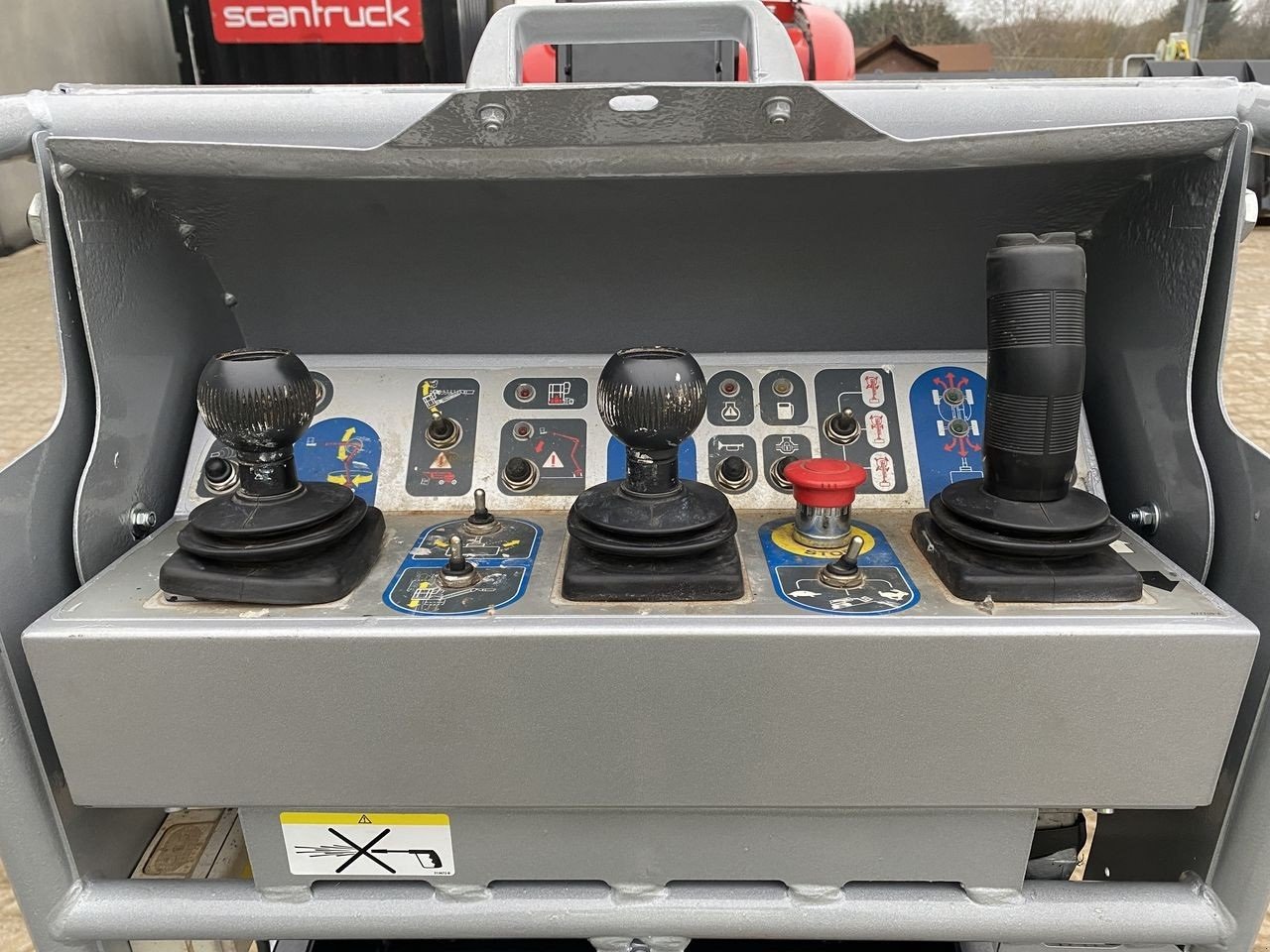 Scherenarbeitsbühne от тип Manitou 200ATJRC, Gebrauchtmaschine в Skive (Снимка 3)