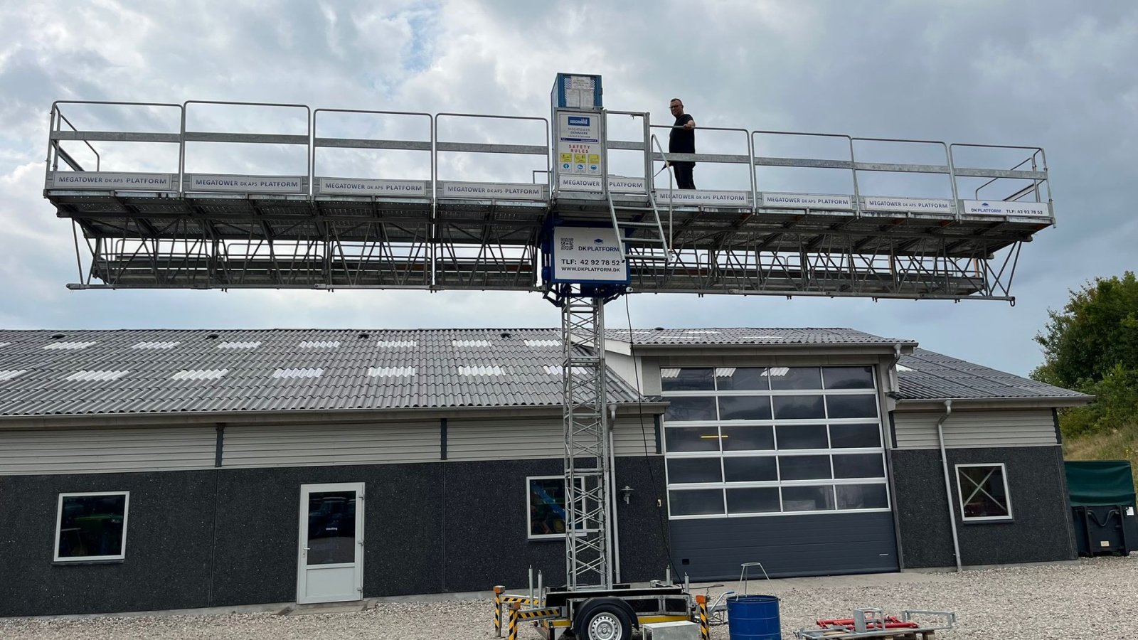 Scherenarbeitsbühne типа MEGA Byggeelevatorer arbejdsplatformen, Byggeelevatorer, mastklatreplatforme, byggehejs, Climber, buildclimber, Gebrauchtmaschine в Lintrup (Фотография 1)