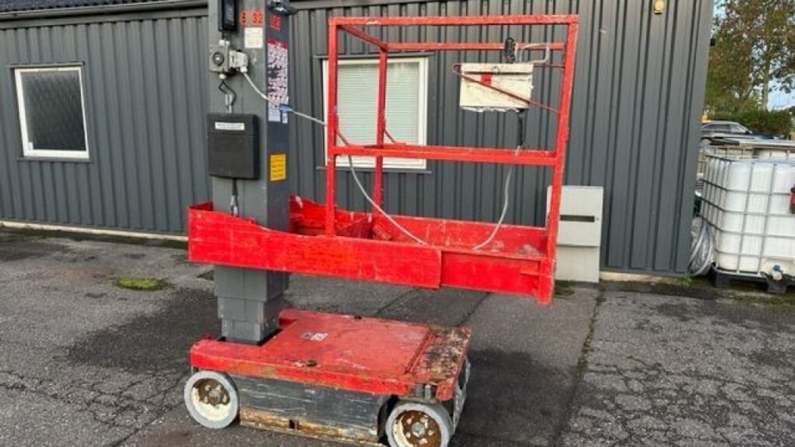 Scherenarbeitsbühne des Typs SKY SJ12, Gebrauchtmaschine in Rødovre (Bild 1)