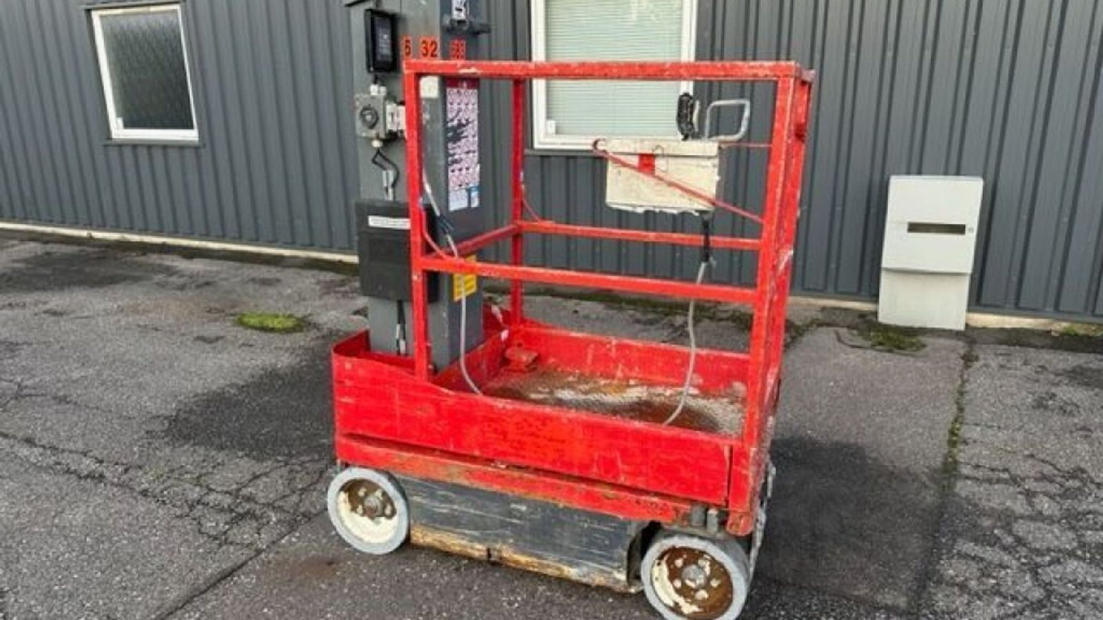 Scherenarbeitsbühne des Typs SKY SJ12, Gebrauchtmaschine in Rødovre (Bild 3)