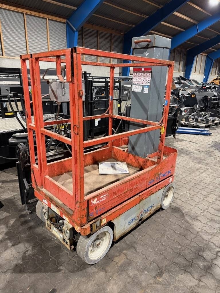 Scherenarbeitsbühne от тип Skyjack SJ 12, Gebrauchtmaschine в Vrå, Frejlev, Hornslet & Ringsted (Снимка 2)