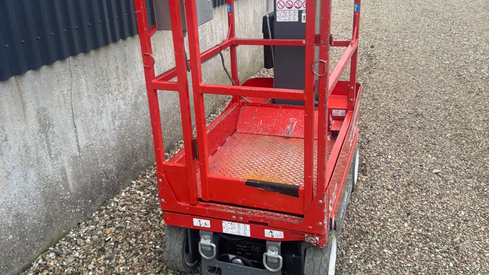 Scherenarbeitsbühne des Typs Skyjack SJ12 Takeuchi TB145, Gebrauchtmaschine in Nykøbing Mors (Bild 5)