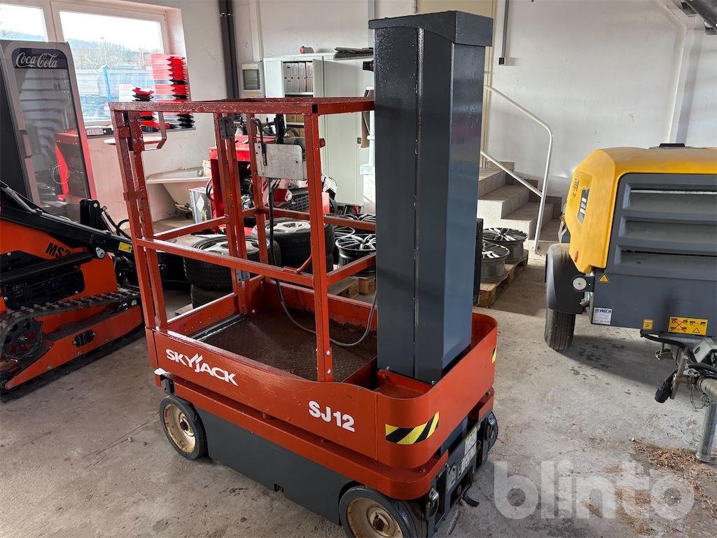 Scherenarbeitsbühne du type Skyjack SJ12, Gebrauchtmaschine en Düsseldorf (Photo 2)