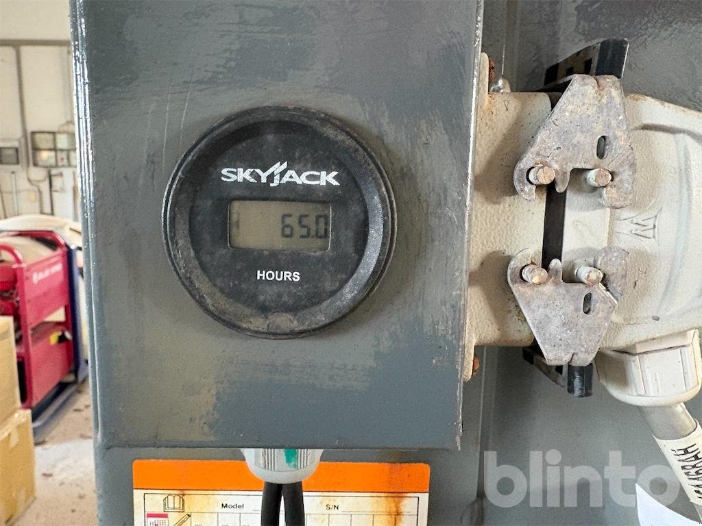 Scherenarbeitsbühne du type Skyjack SJ12, Gebrauchtmaschine en Düsseldorf (Photo 4)