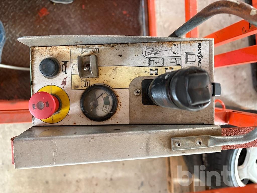 Scherenarbeitsbühne du type Skyjack SJ12, Gebrauchtmaschine en Düsseldorf (Photo 8)