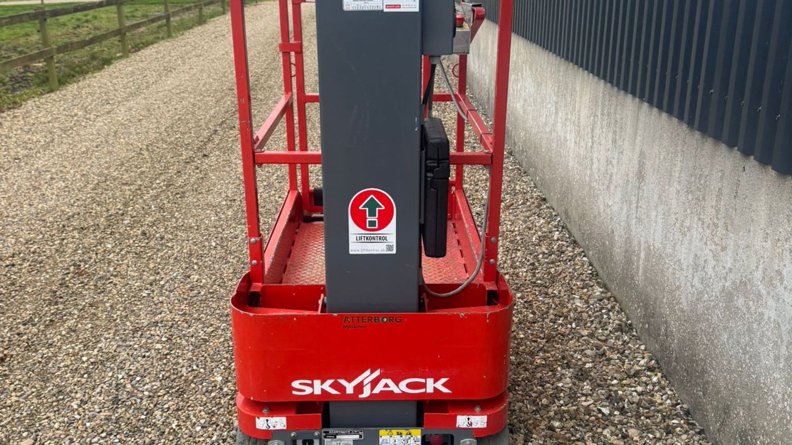 Scherenarbeitsbühne типа Skyjack SJ12, Gebrauchtmaschine в Nykøbing Mors (Фотография 3)