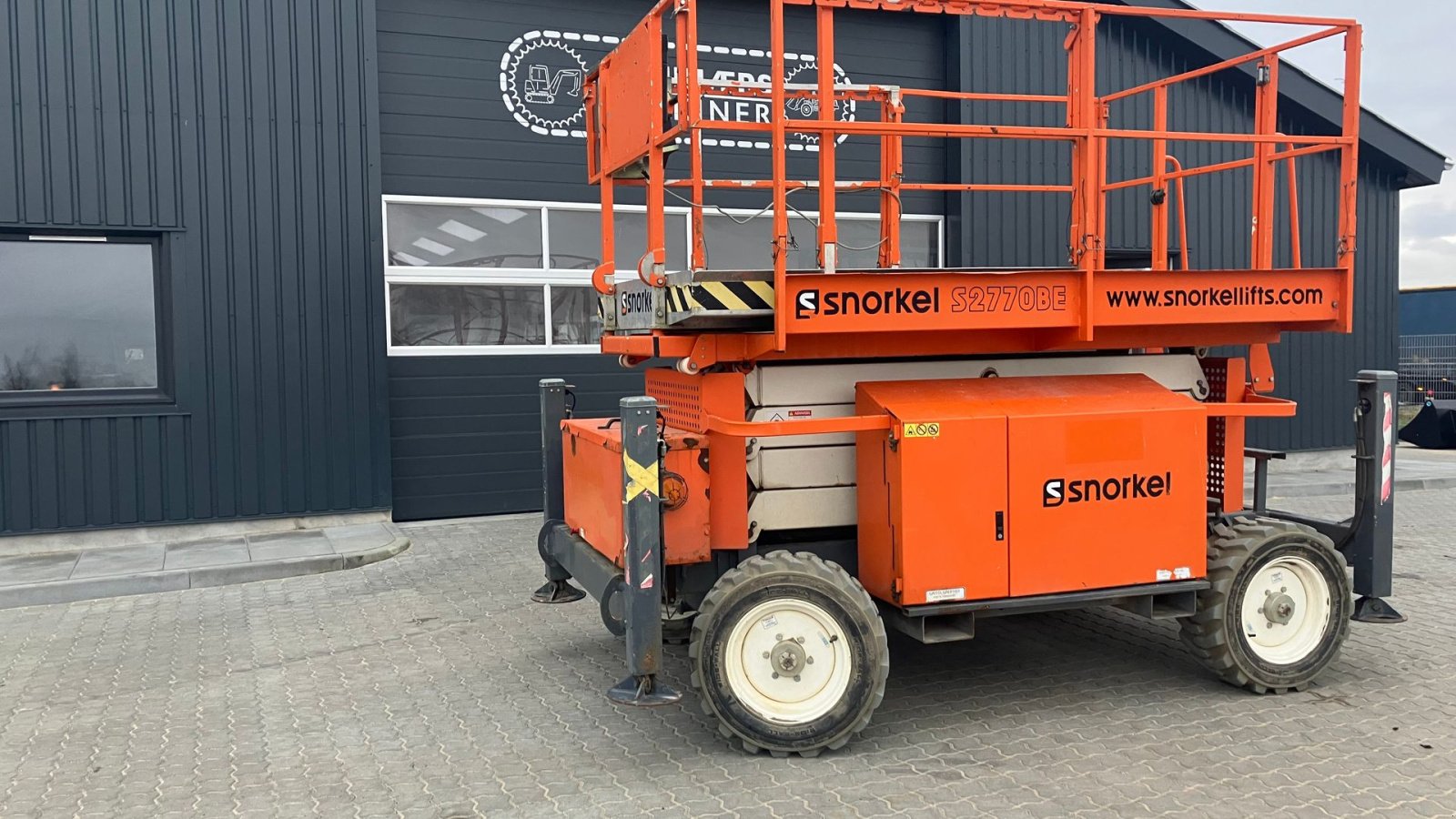 Scherenarbeitsbühne типа Snorkel S 2770 BE Saxlift 4 WD Hybrid, Gebrauchtmaschine в Horsens (Фотография 1)