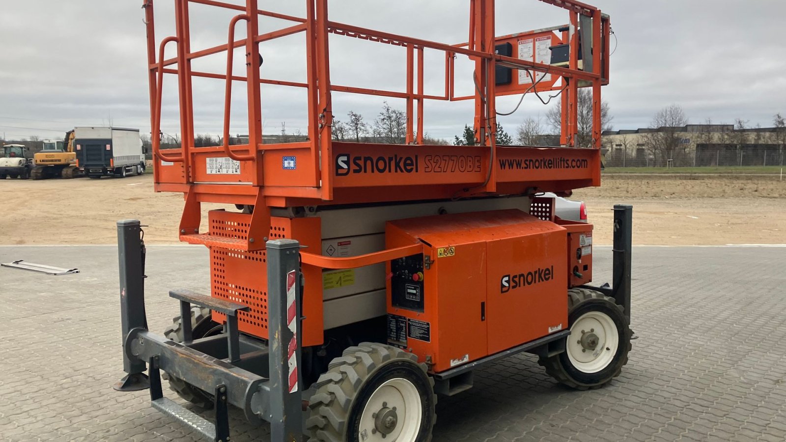 Scherenarbeitsbühne типа Snorkel S 2770 BE Saxlift 4 WD Hybrid, Gebrauchtmaschine в Horsens (Фотография 2)