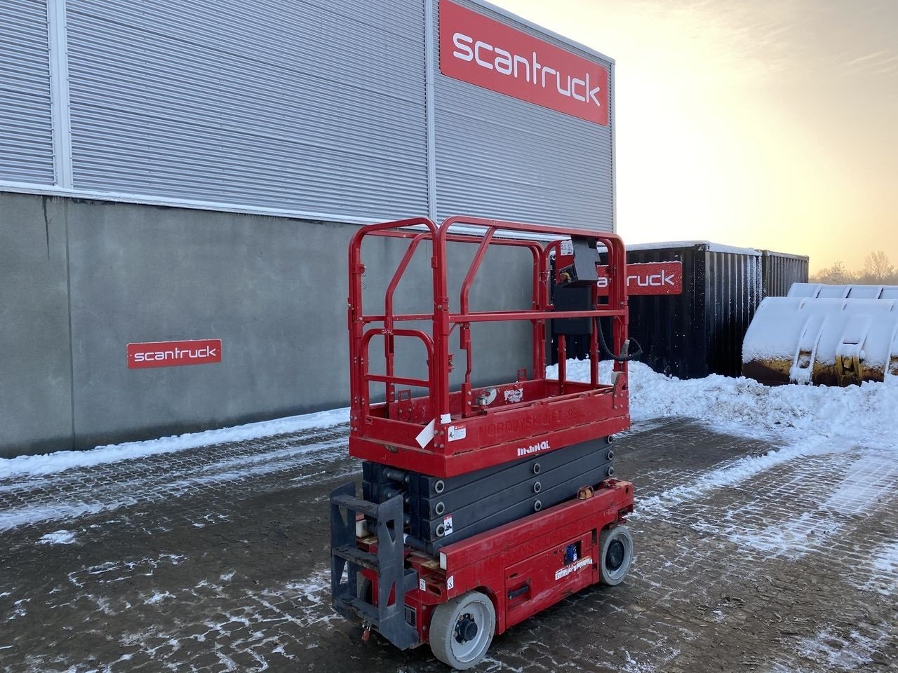 Scherenarbeitsbühne del tipo Sonstige XE80N, Gebrauchtmaschine In Skive (Immagine 1)