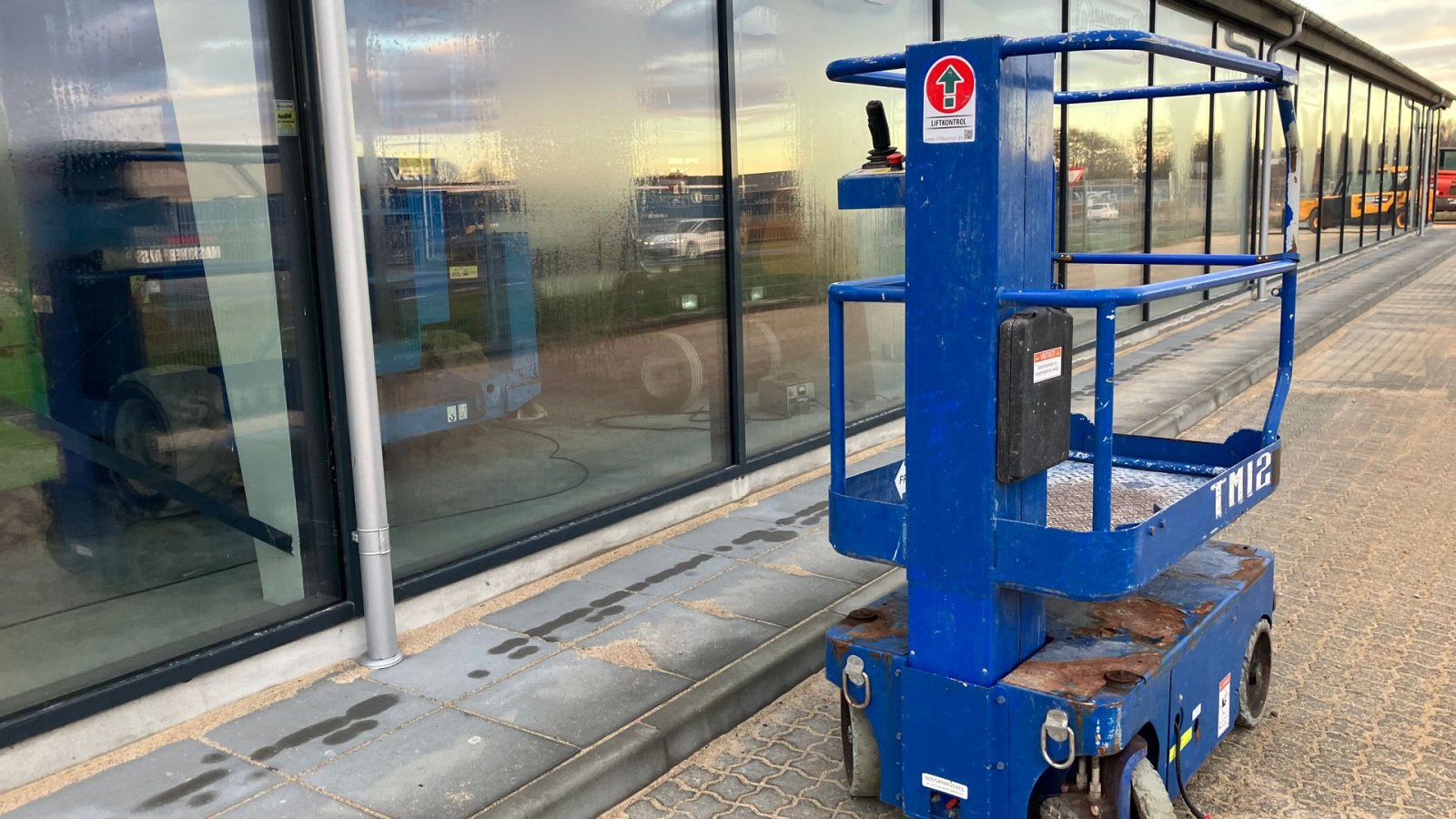 Scherenarbeitsbühne типа Upright TM12, Gebrauchtmaschine в Horsens (Фотография 4)