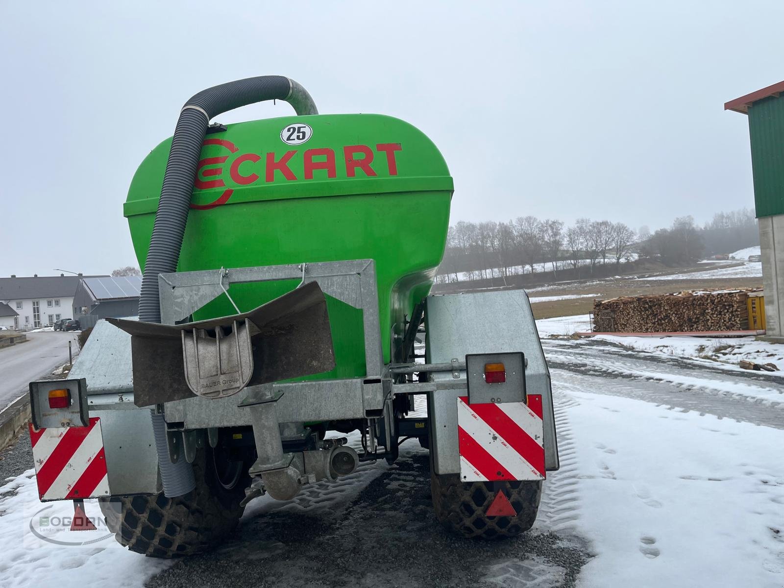 Schleudertankwagen des Typs Eckart TSF 12500 Poly, Gebrauchtmaschine in Rohr i. NB (Bild 2)