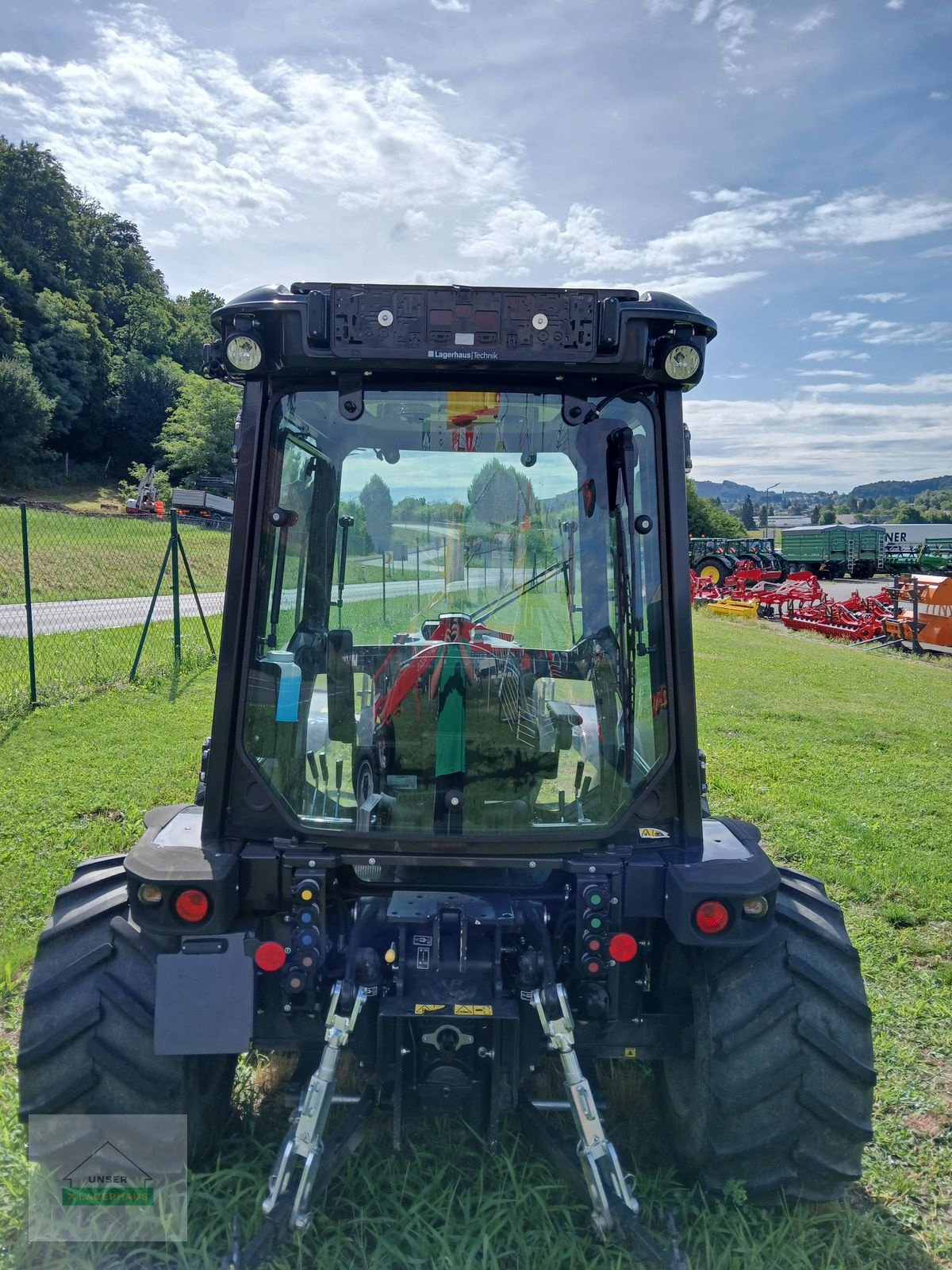 Schmalspurtraktor tipa Agromehanika AGT 1060, Vorführmaschine u Feldbach (Slika 2)