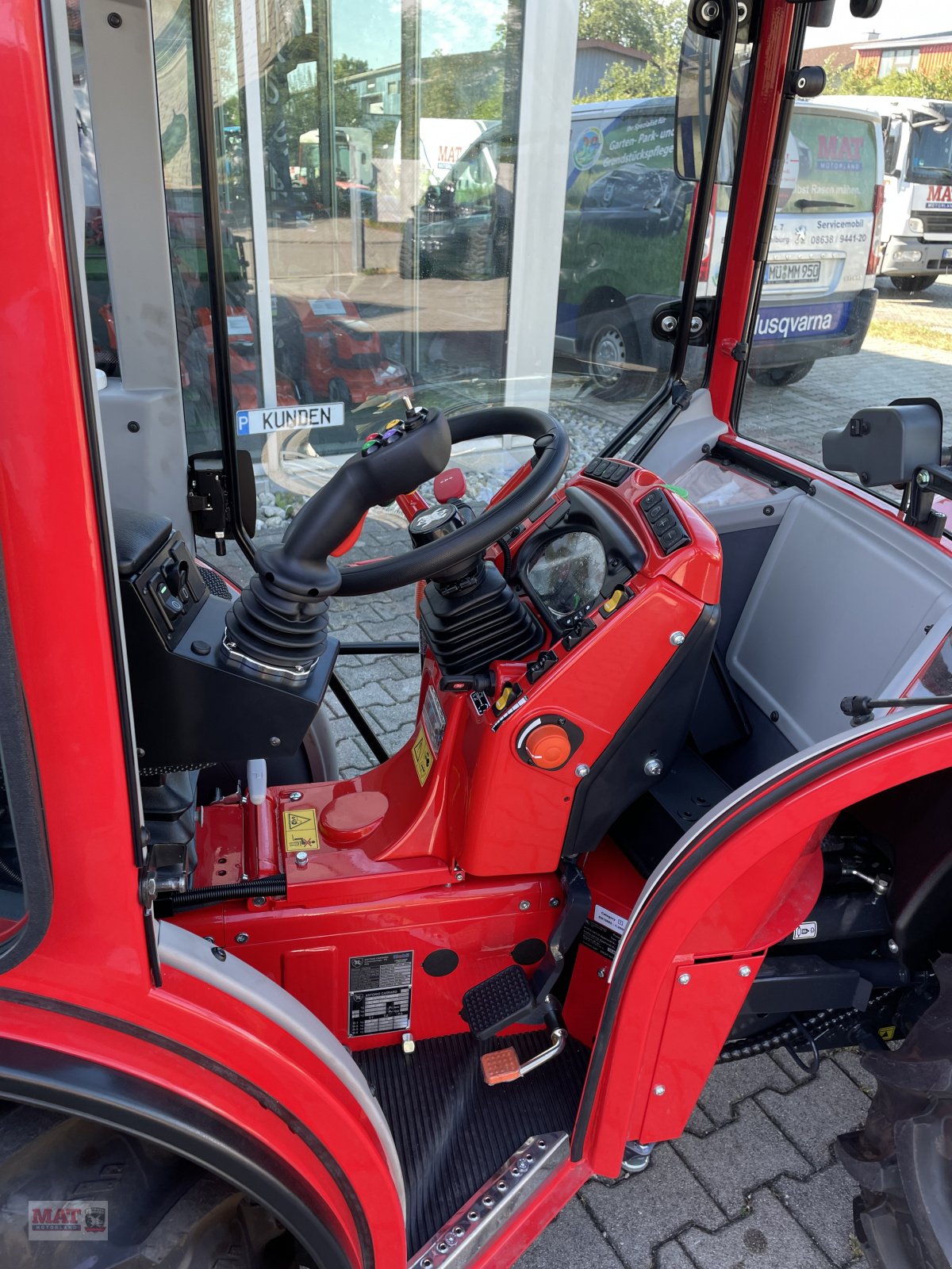 Schmalspurtraktor des Typs Antonio Carraro SR 7600 Infinity, Neumaschine in Waldkraiburg (Bild 3)