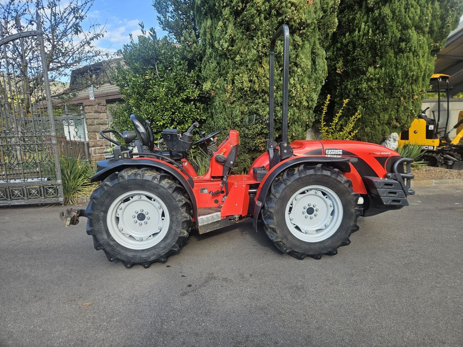 Schmalspurtraktor des Typs Antonio Carraro SRH 9800 infinity GB114, Gebrauchtmaschine in Eppan (BZ) (Bild 4)