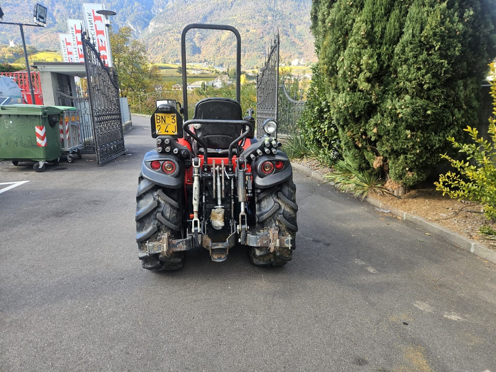 Schmalspurtraktor des Typs Antonio Carraro SRH 9800 infinity GB114, Gebrauchtmaschine in Eppan (BZ) (Bild 3)