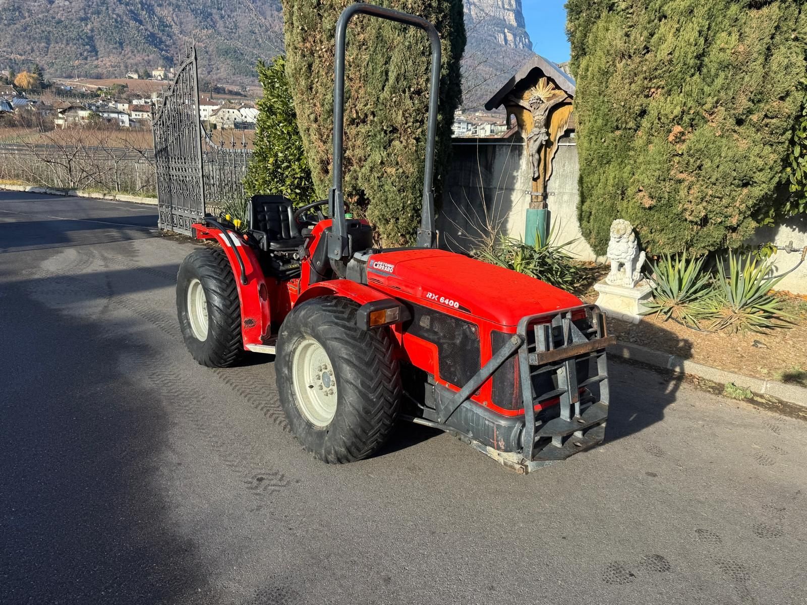 Schmalspurtraktor des Typs Antonio Carraro SRX 6400 - GB265, Gebrauchtmaschine in Eppan (BZ) (Bild 1)