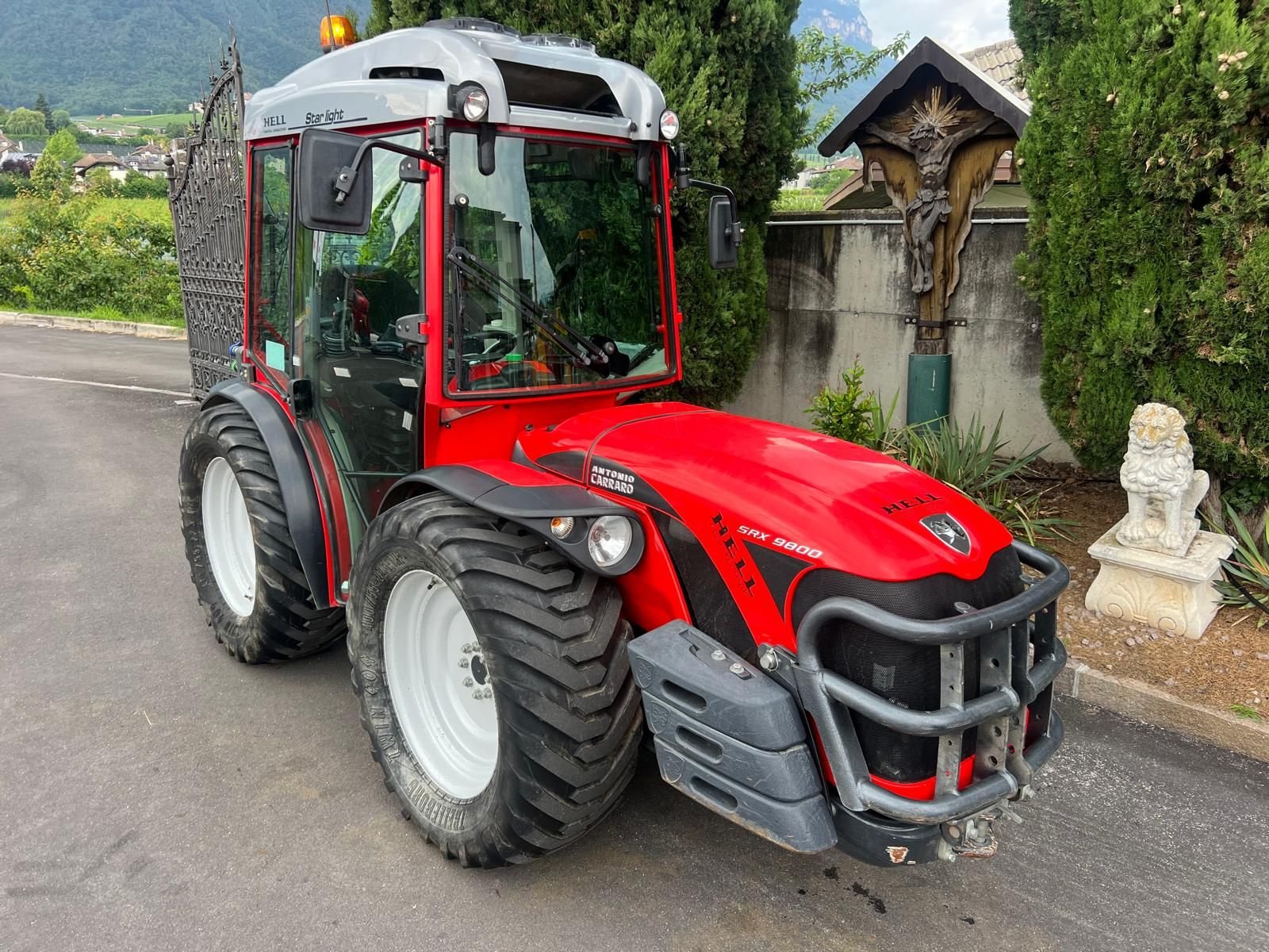 Schmalspurtraktor des Typs Antonio Carraro SRX 9800 - GB237, Gebrauchtmaschine in Eppan (BZ) (Bild 1)