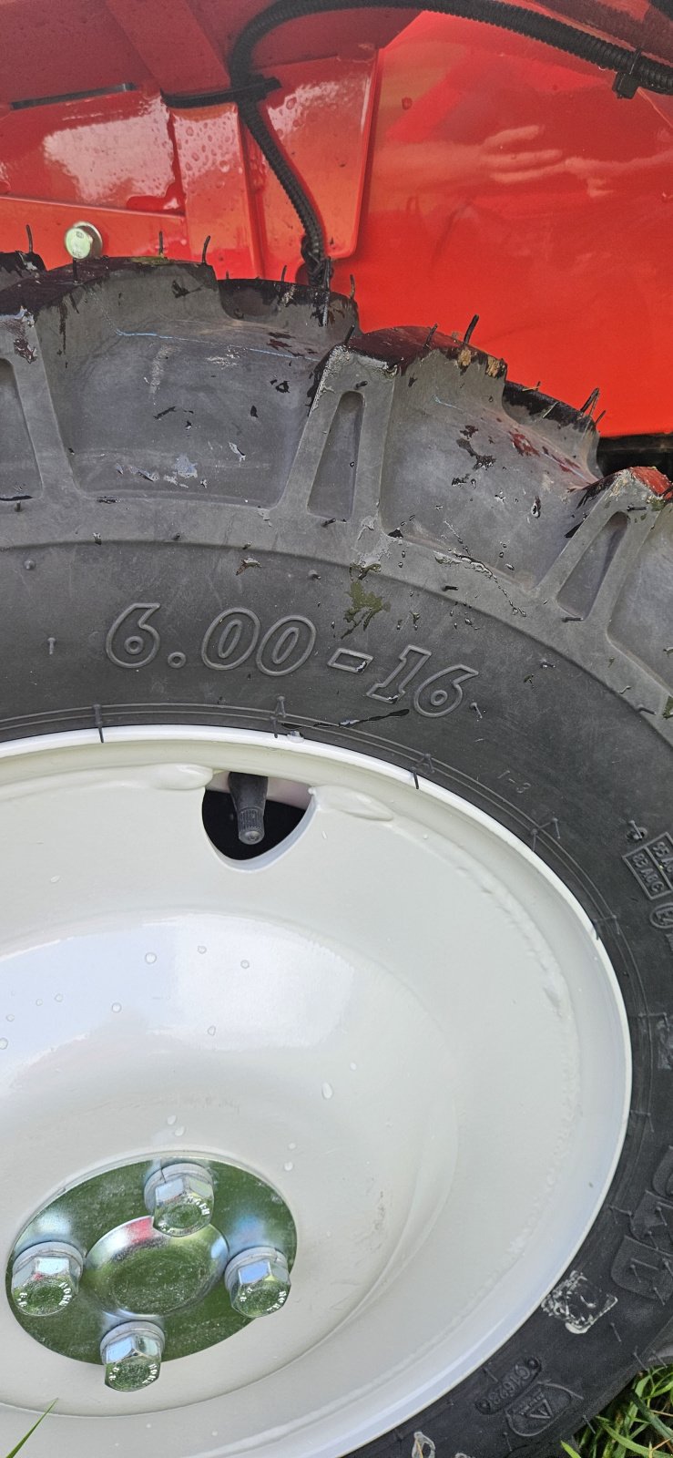 Schmalspurtraktor des Typs Antonio Carraro Tigre 3800, Neumaschine in Schorndorf-Miedelsbach (Bild 2)