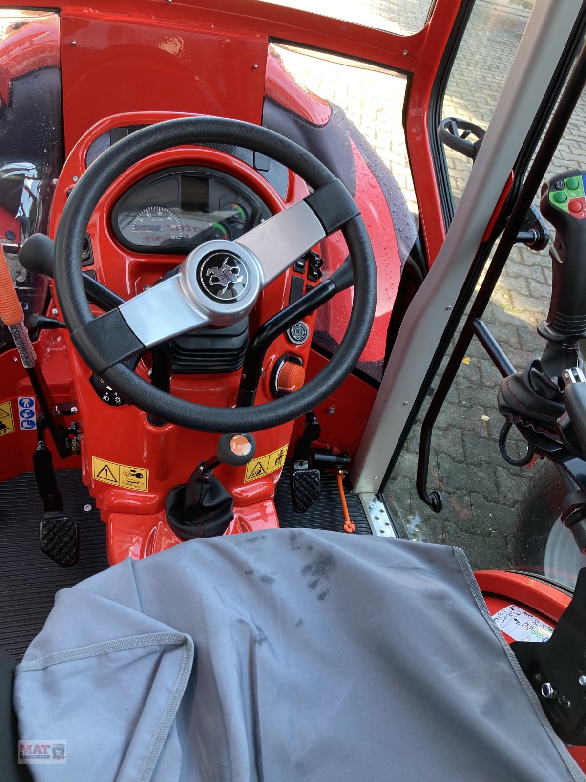 Schmalspurtraktor des Typs Antonio Carraro Tora TRX 5800, Neumaschine in Waldkraiburg (Bild 8)