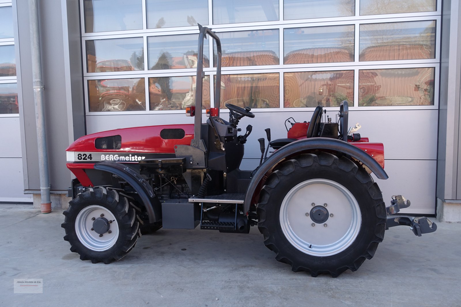Schmalspurtraktor des Typs BERGmeister 824, Gebrauchtmaschine in Tapfheim (Bild 1)
