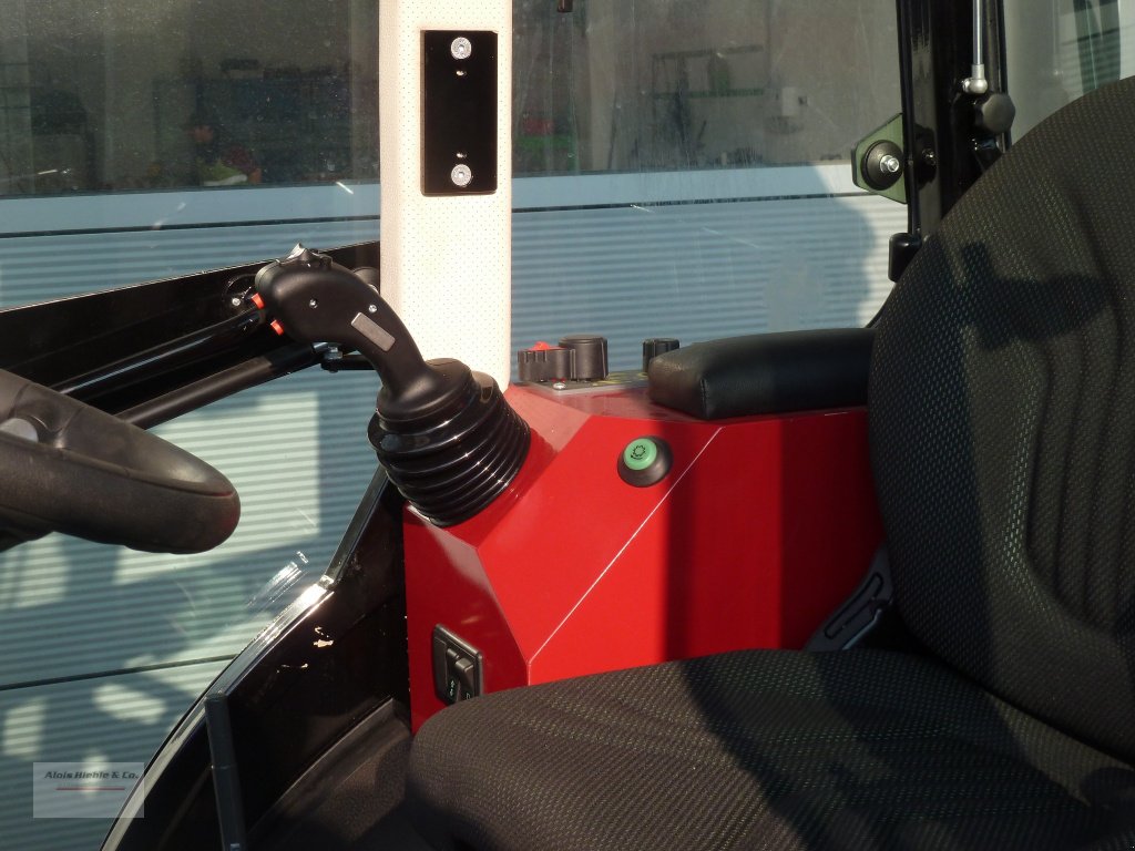 Schmalspurtraktor des Typs BERGmeister 864, Neumaschine in Tapfheim (Bild 9)