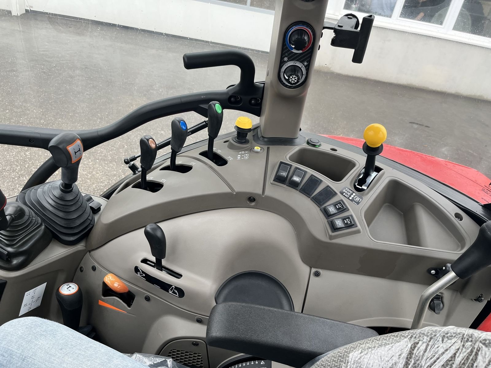 Schmalspurtraktor des Typs Case IH Farmall 90C, Gebrauchtmaschine in Harmannsdorf (Bild 4)