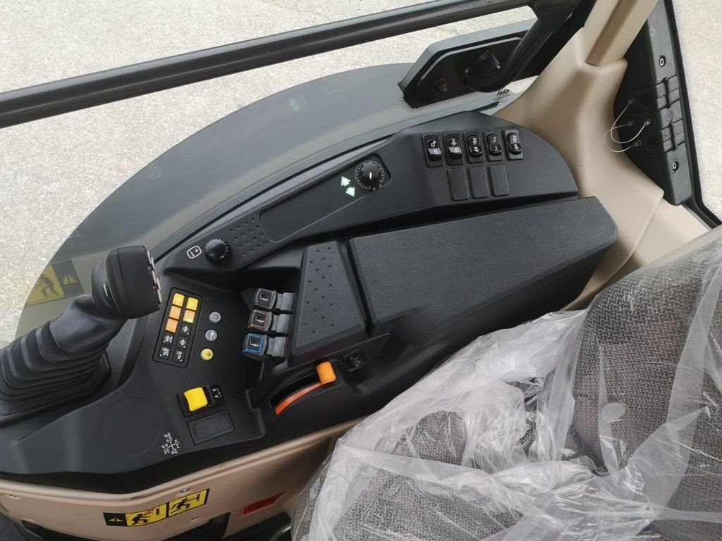 Schmalspurtraktor del tipo Case IH QUANTUM 120F, Gebrauchtmaschine en BEAULEU (Imagen 8)