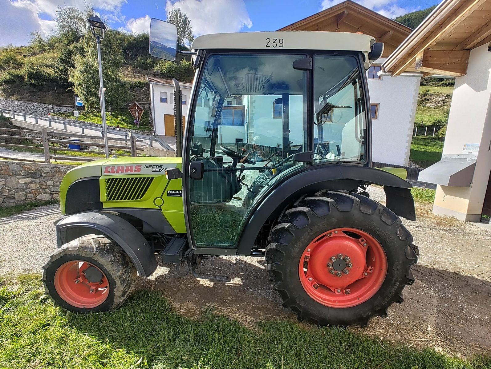 Schmalspurtraktor tipa CLAAS Nectis 237VL, Gebrauchtmaschine u Eppan (BZ) (Slika 3)