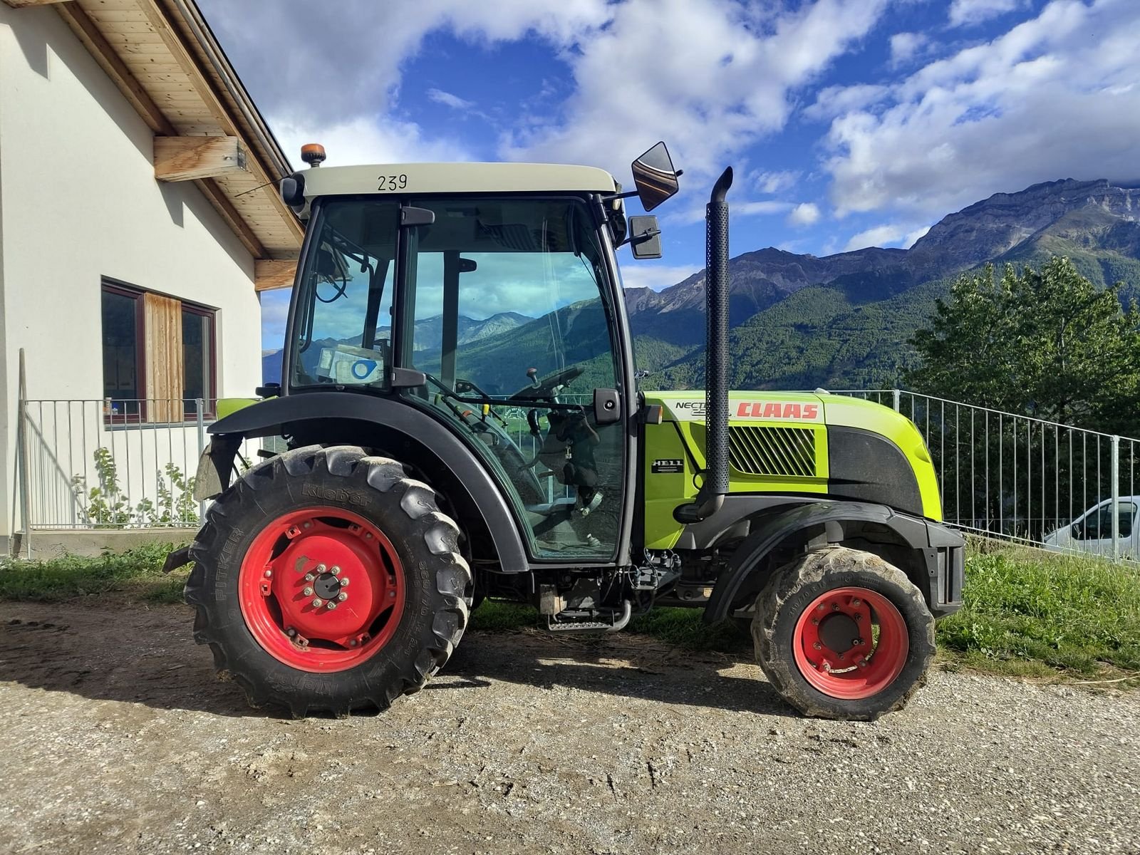 Schmalspurtraktor tipa CLAAS Nectis 237VL, Gebrauchtmaschine u Eppan (BZ) (Slika 4)