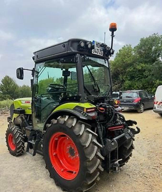 Schmalspurtraktor typu CLAAS Nexos 220 S, Gebrauchtmaschine v Carcassonne (Obrázek 2)
