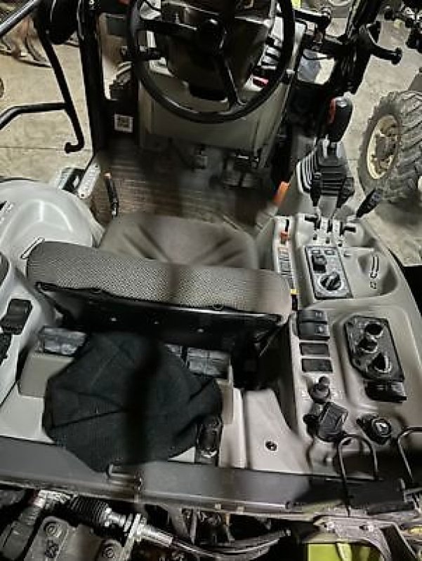 Schmalspurtraktor typu CLAAS Nexos 220 S, Gebrauchtmaschine v Carcassonne (Obrázek 5)