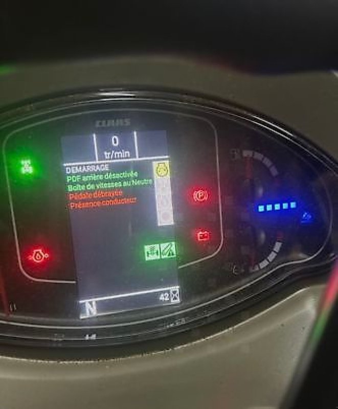 Schmalspurtraktor typu CLAAS Nexos 220 S, Gebrauchtmaschine v Carcassonne (Obrázek 4)